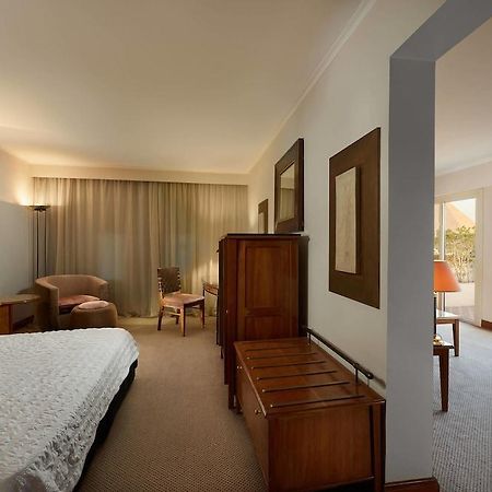 Le Meridien Pyramids Hotel & Spa Giza Exterior photo