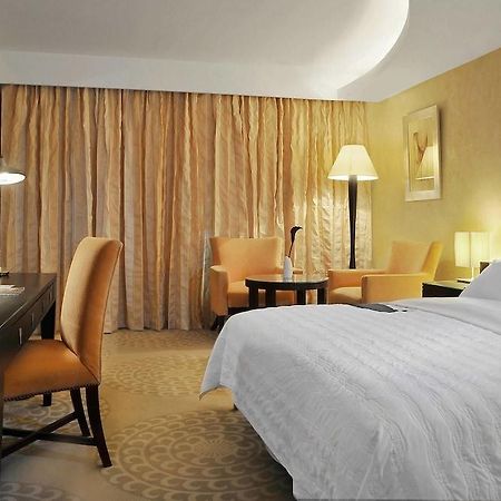 Le Meridien Pyramids Hotel & Spa Giza Exterior photo